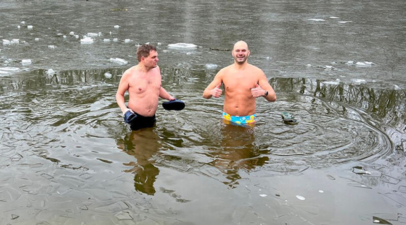 Plavec Péter jeges vízbe csobbanás Fotó: Bors magazin Fotó: Bors magazin