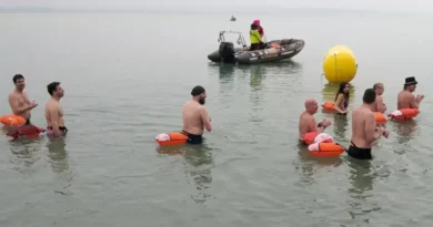 Miért életmentő a sekély vízben úszás? – Biztonsági ajánlások téliúszóknak