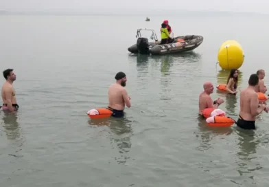 Miért életmentő a sekély vízben úszás? – Biztonsági ajánlások téliúszóknak