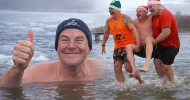 Örömkönnyek és acélos akarat: kerekesszékes a Téli Balaton-átúszáson