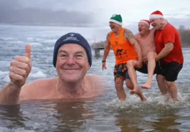 Örömkönnyek és acélos akarat: kerekesszékes a Téli Balaton-átúszáson